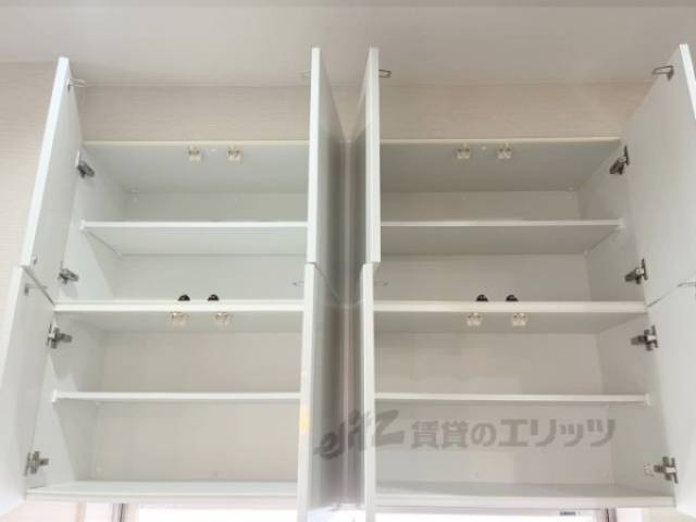 キッチン　上部収納