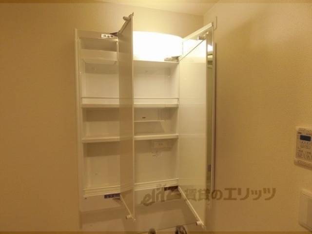 収納　洗面台上