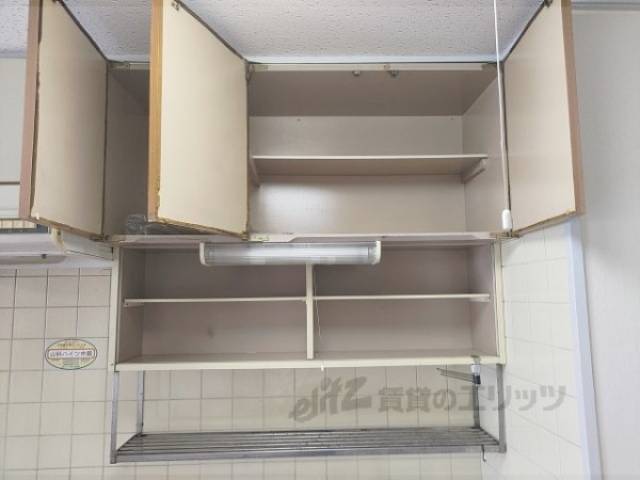 キッチン　収納上部