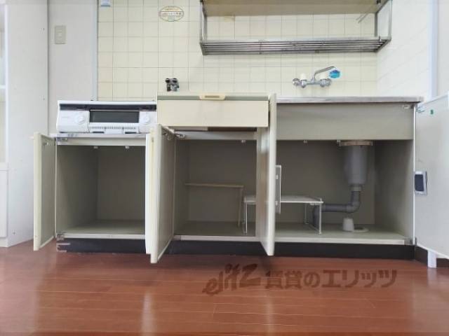 キッチン　収納下部