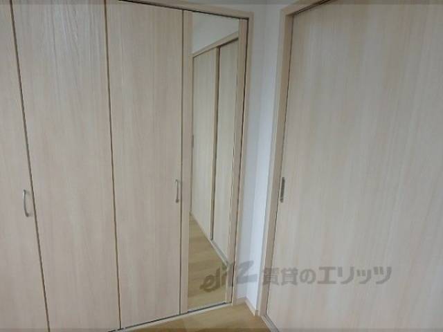 収納　姿見がついてます。