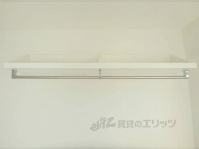 収納　ハンガー掛けも付いてます