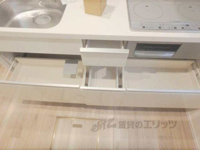 キッチン　収納下部