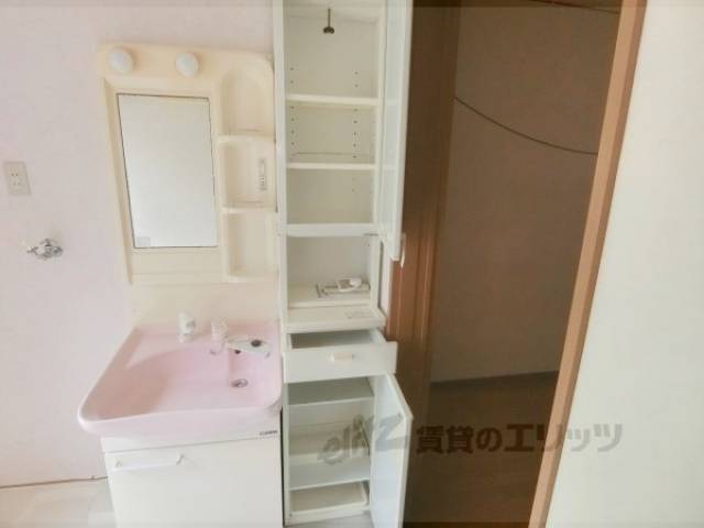 洗面所　収納棚