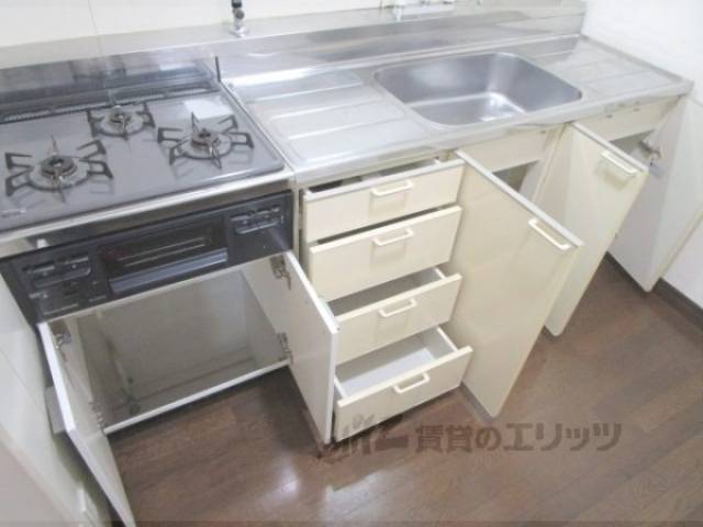 収納　キッチン下