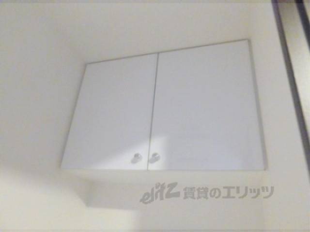 トイレ　上収納
