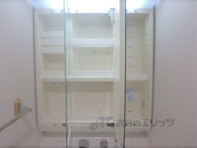 洗面所　収納上