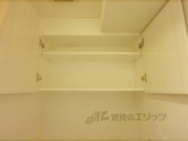 トイレ　収納上