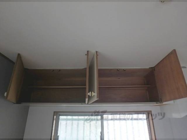 キッチン　上段収納