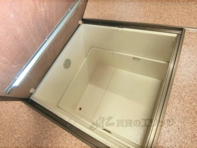 キッチン　床下収納