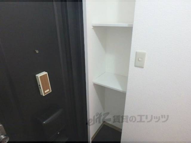 玄関　玄関　収納棚