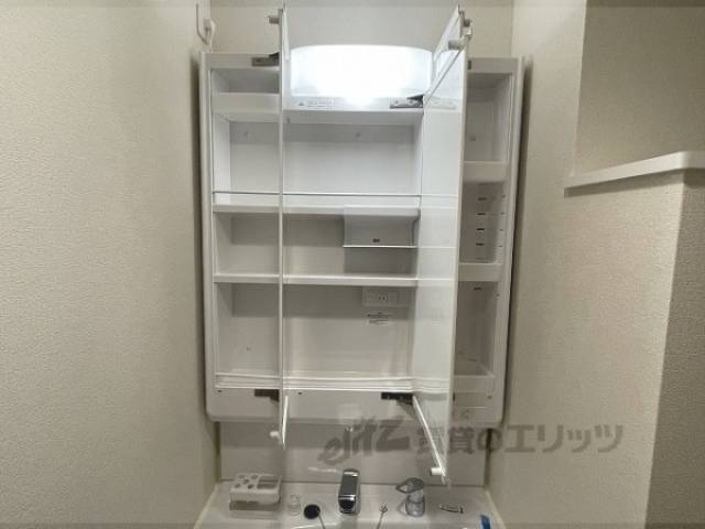 収納　洗面台上
