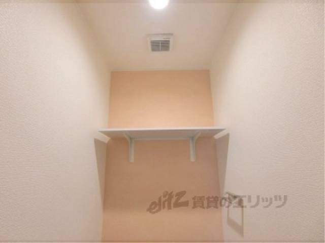 トイレ　トイレ上部収納