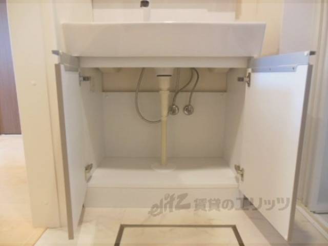 洗面所　下部収納