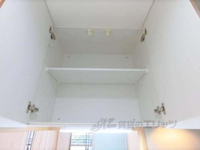 キッチン　上段収納