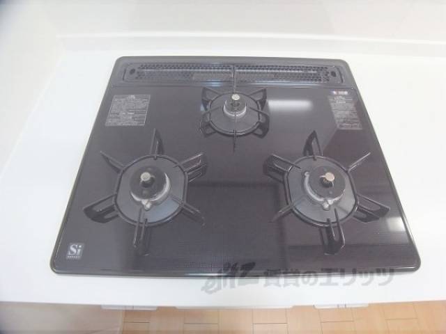 キッチン　3口コンロ
