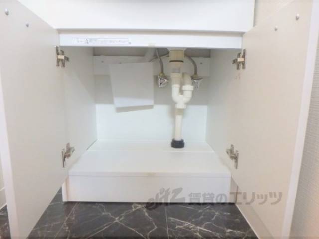 洗面所　下部収納