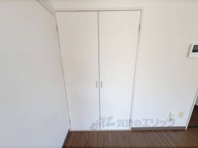 洋室　収納