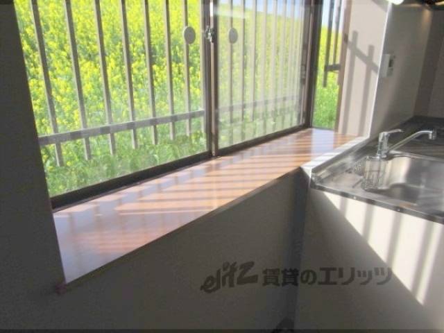 キッチン　出窓