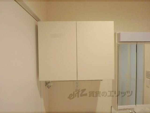 洗濯機置場　収納上