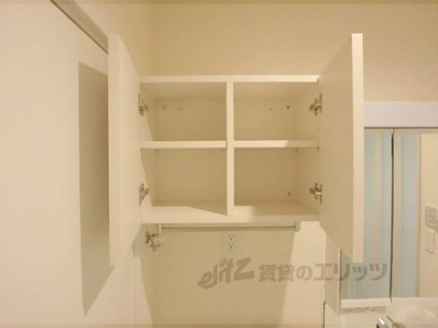 洗濯機置場　収納上