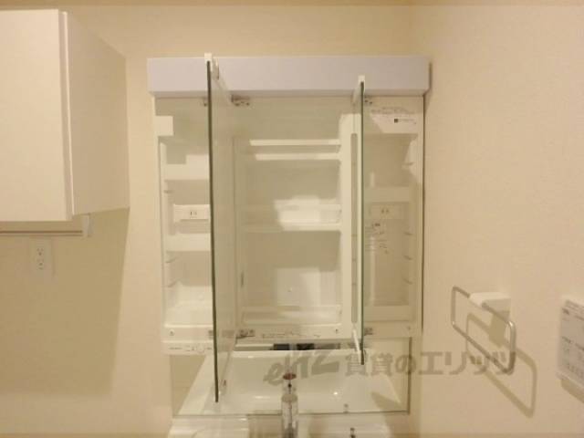 洗面所　収納上