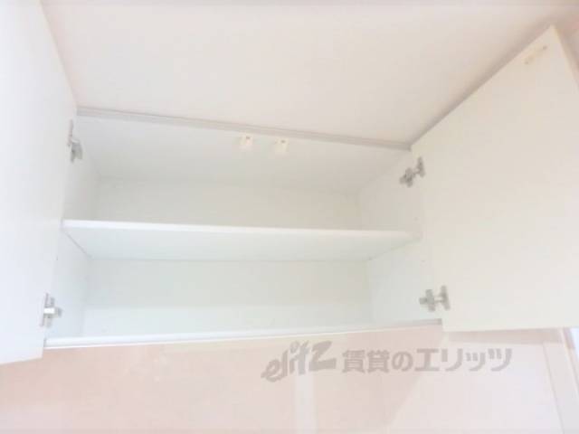 キッチン　上段収納