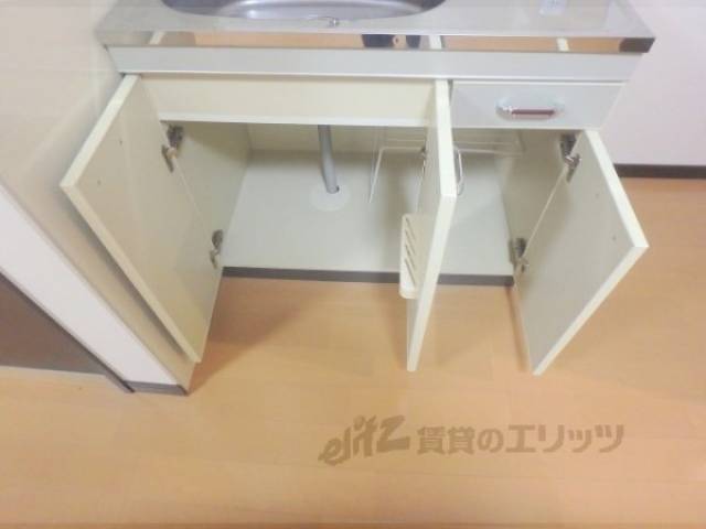 キッチン　収納下部