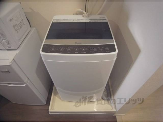 洗濯機置場　洗濯機