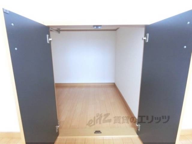 洋室　ロフト下収納