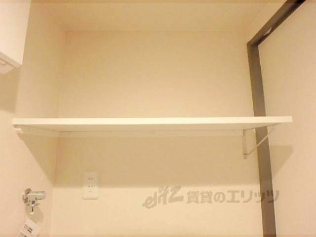 収納　洗濯機上