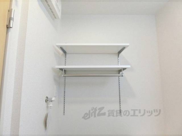 収納　洗濯機置き場上