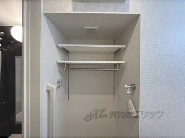 収納　洗濯機上