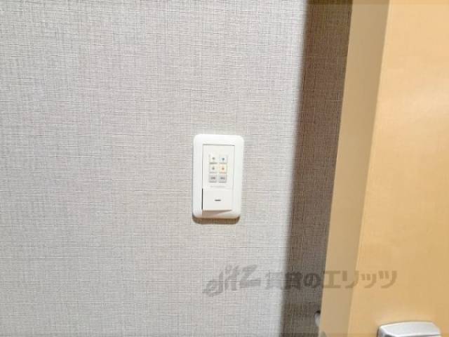 明るさ調節スイッチ　洋室照明明るさ調節可能