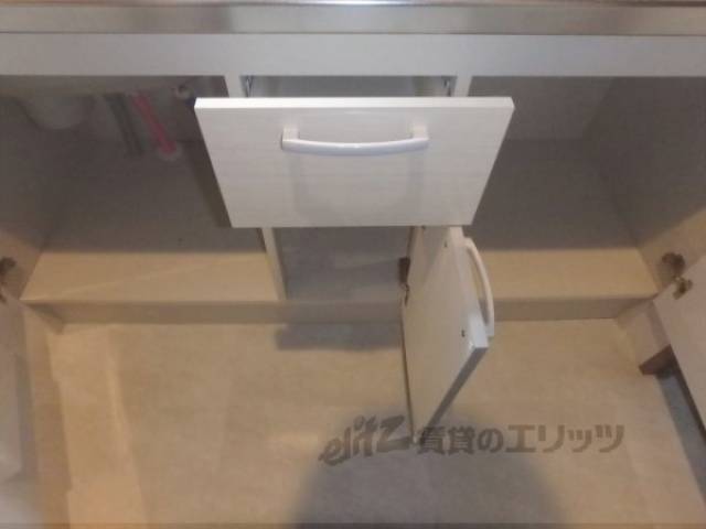 キッチン　収納下部