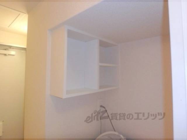 洗濯機置場　収納上部