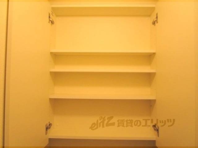 トイレ　収納棚