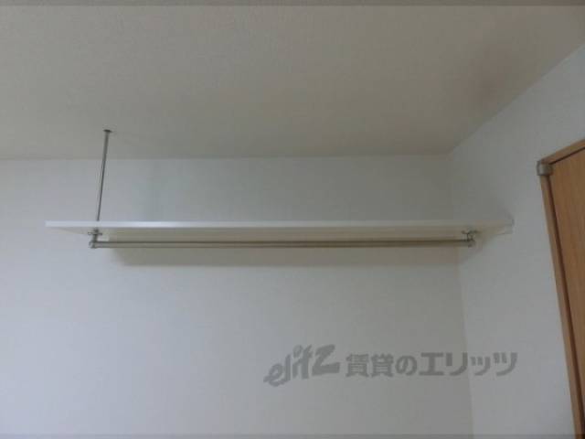 洋室 吊り棚