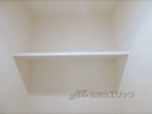 トイレ　吊り棚