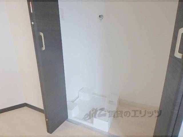 洗濯機置場　収納と洗濯機置き場