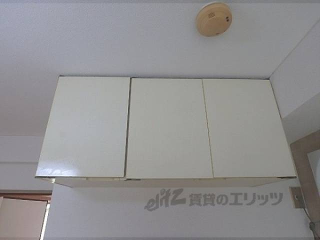 キッチン　上段収納