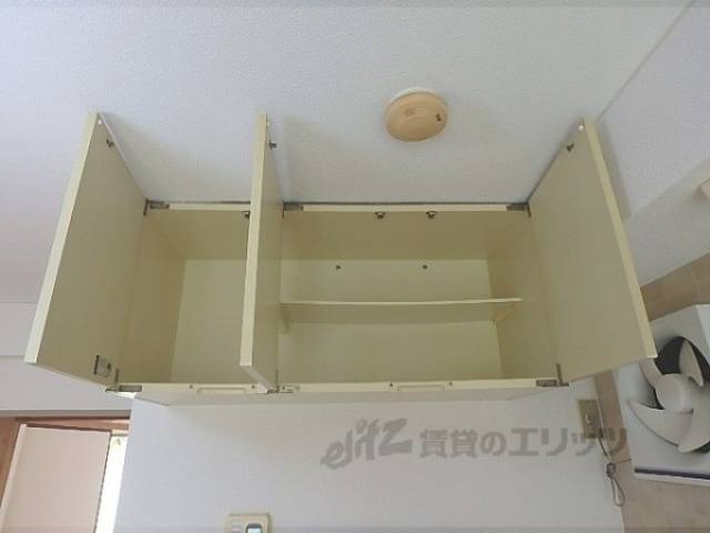 キッチン　上段収納