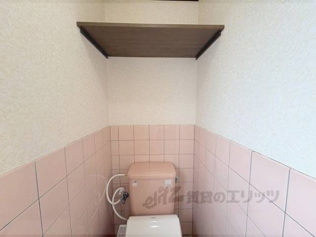 トイレ　二階　トイレ上棚