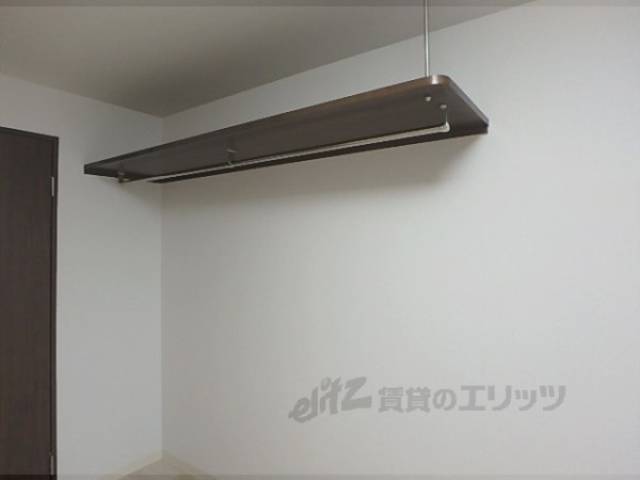 洋室　吊戸棚