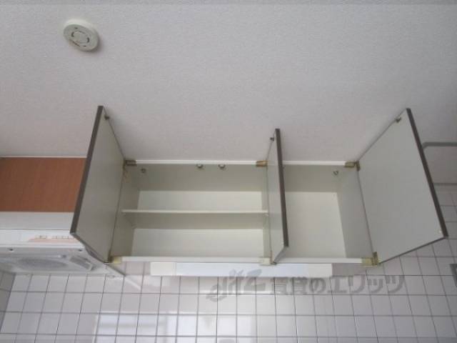 キッチン　収納上部