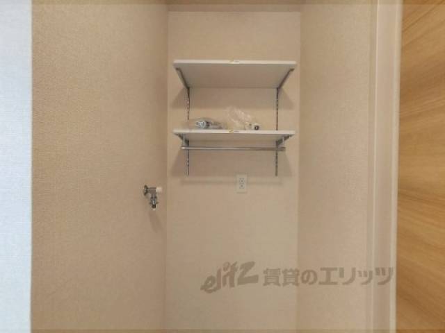 収納　洗濯機上