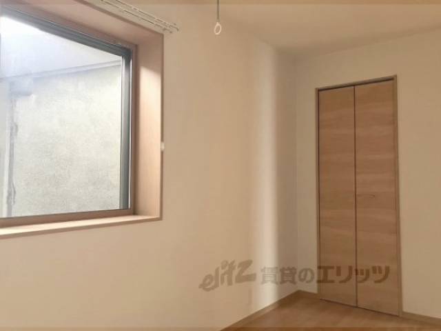 洋室　サービスルーム