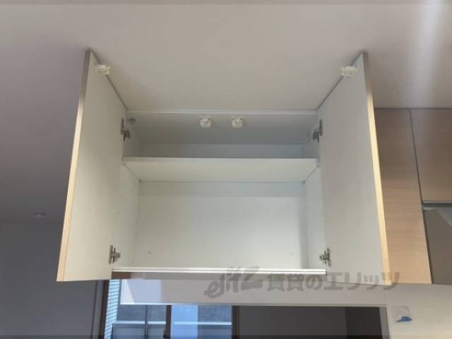 キッチン　上部収納