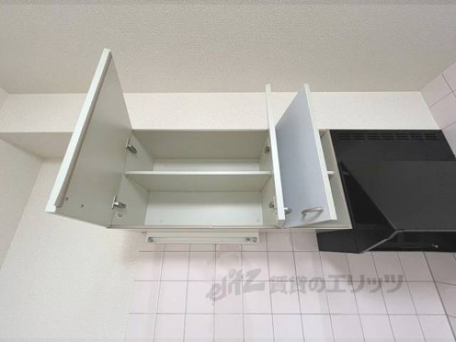 キッチン　上部収納