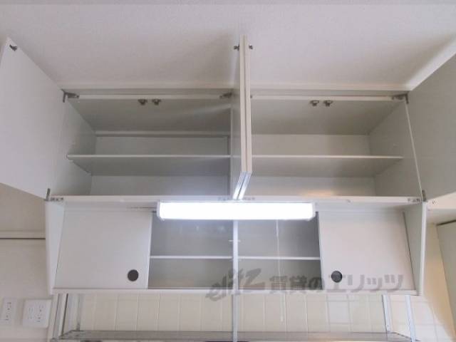 キッチン　上部収納